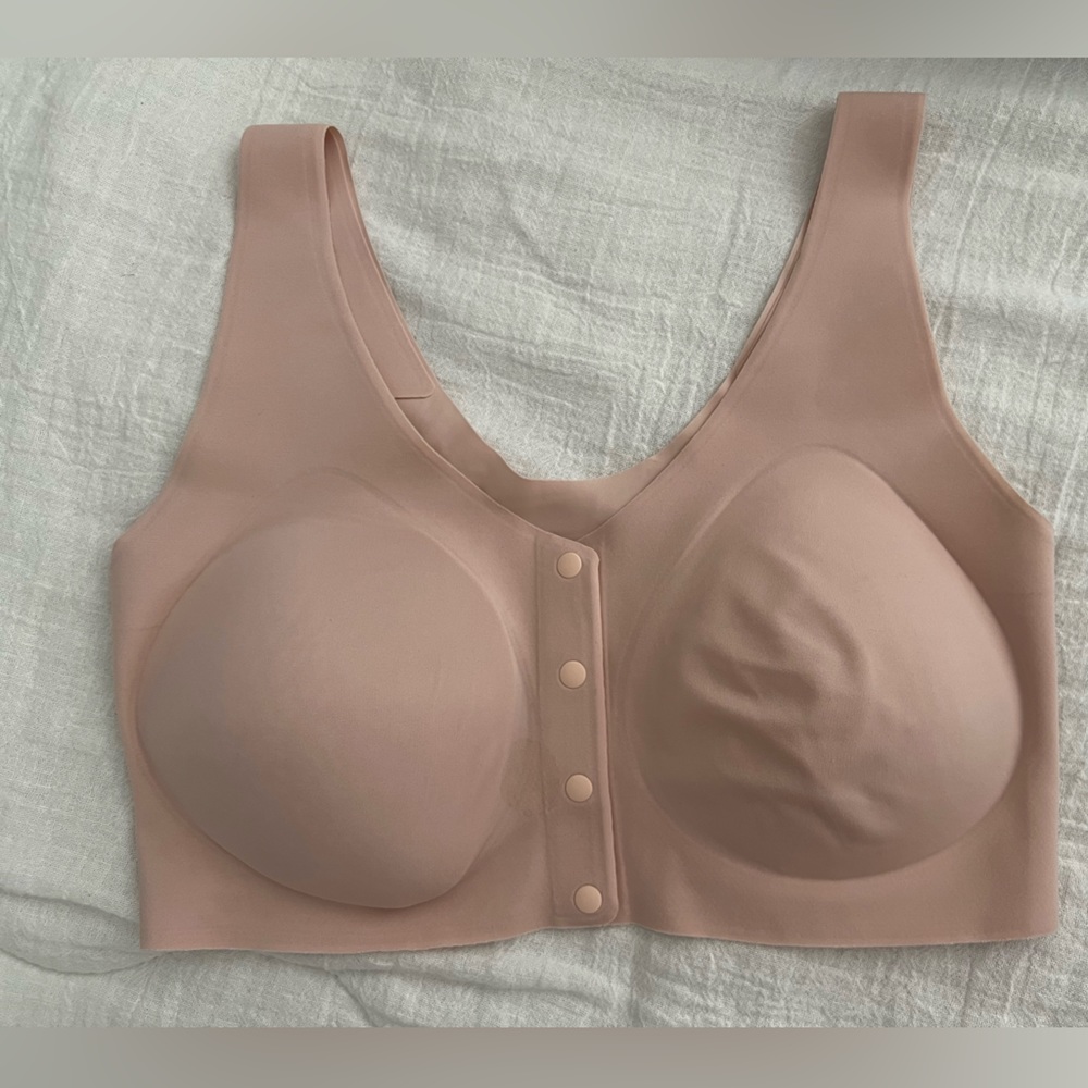Uniqlo AIRism wireless bra with buttons